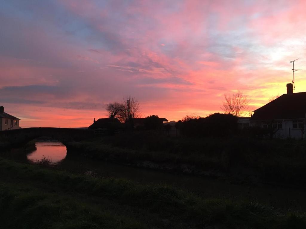 Upper Beeding Delightful Cottage On The River Adur Close To Brighton & The Downs No Dogs Sorry מראה חיצוני תמונה